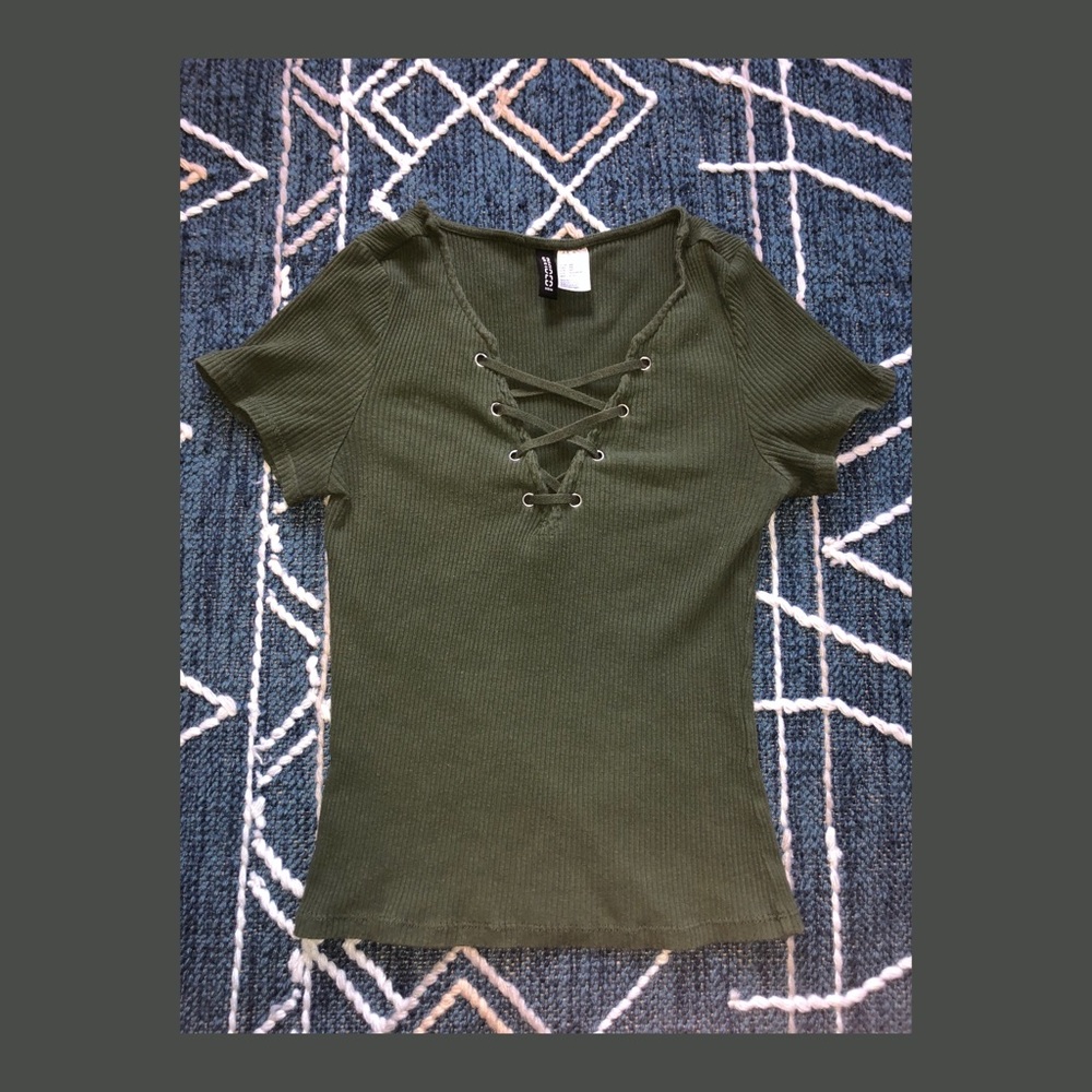 🍀Olive Green Cross Stitch Cropped Tee🍀
